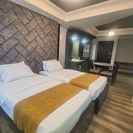 MO2 Westown Hotel - Mandalagan Bacolod Bagian luar foto