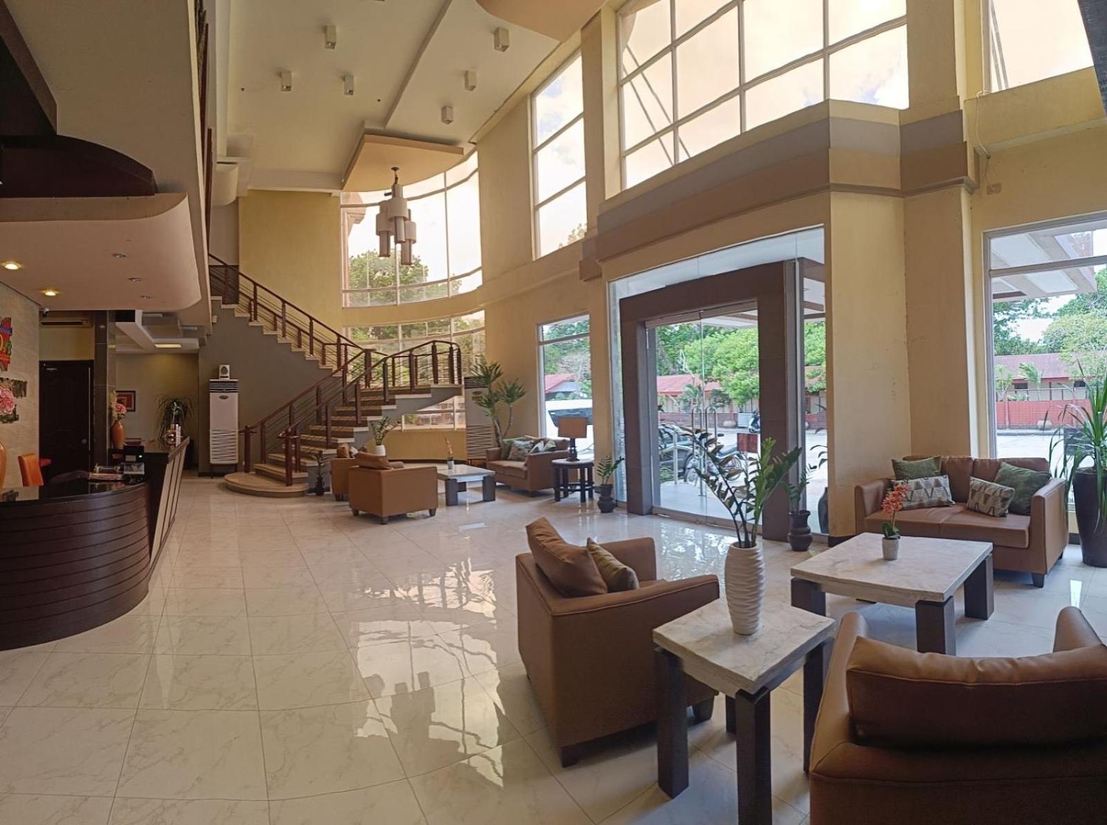 MO2 Westown Hotel - Mandalagan Bacolod Bagian luar foto