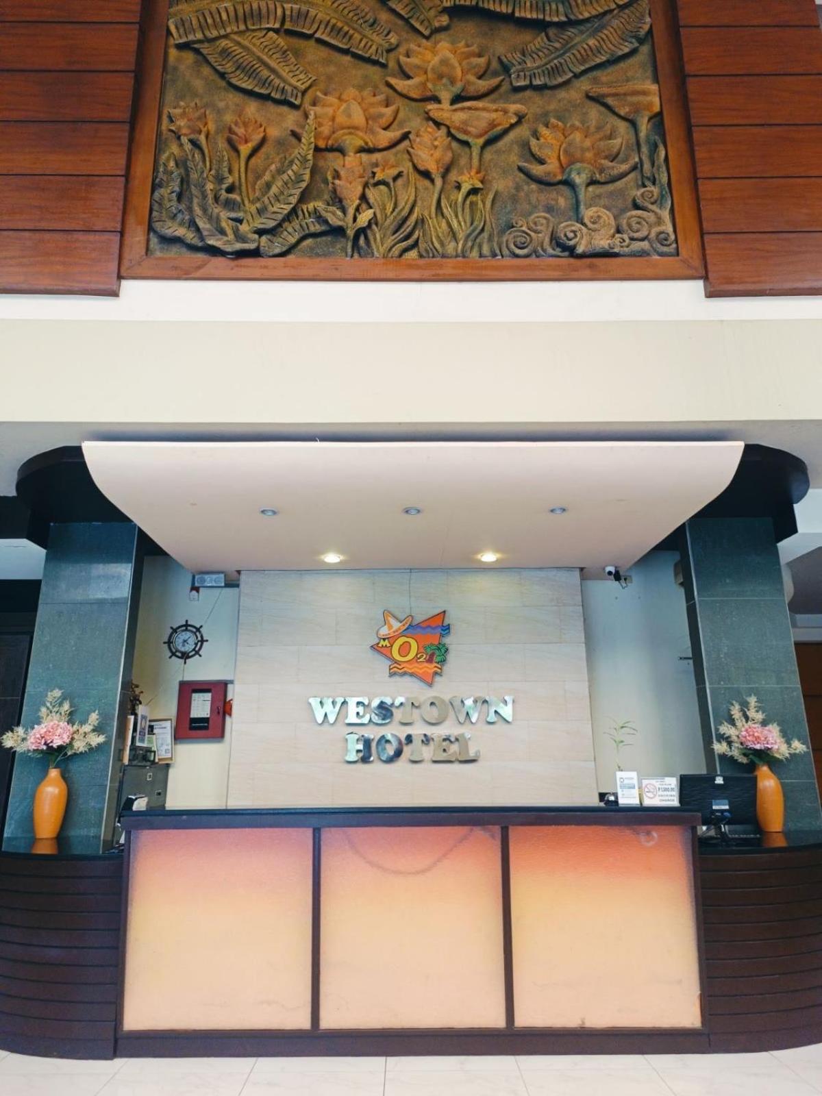 MO2 Westown Hotel - Mandalagan Bacolod Bagian luar foto