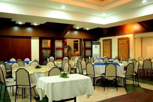 MO2 Westown Hotel - Mandalagan Bacolod Bagian luar foto