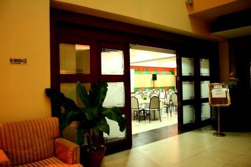MO2 Westown Hotel - Mandalagan Bacolod Bagian luar foto