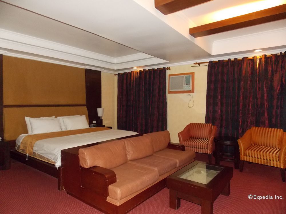 MO2 Westown Hotel - Mandalagan Bacolod Bagian luar foto