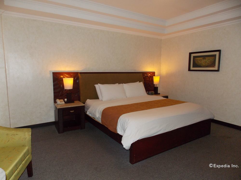 MO2 Westown Hotel - Mandalagan Bacolod Bagian luar foto