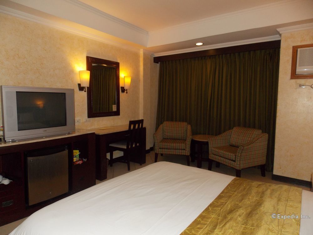 MO2 Westown Hotel - Mandalagan Bacolod Bagian luar foto