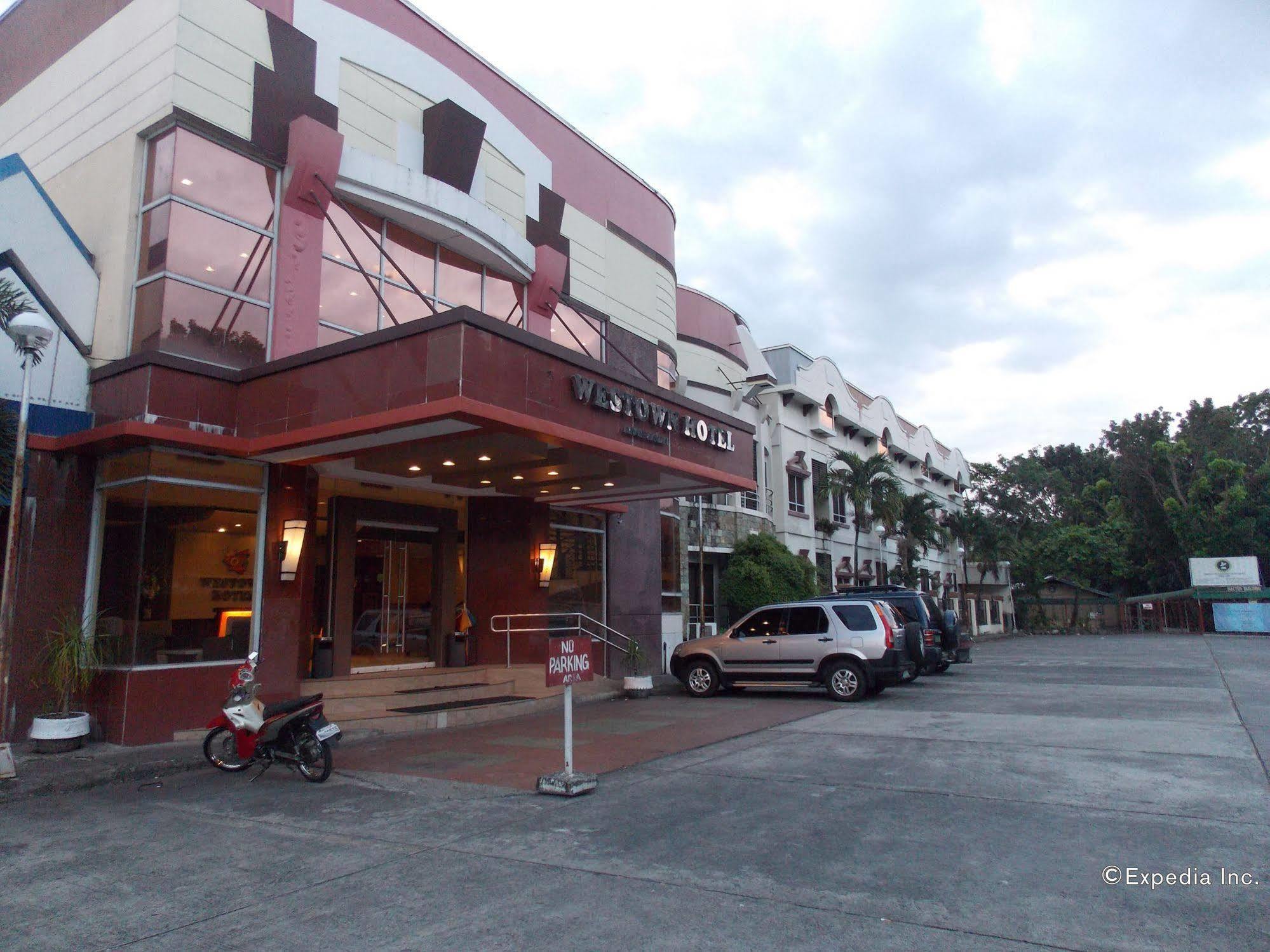 MO2 Westown Hotel - Mandalagan Bacolod Bagian luar foto
