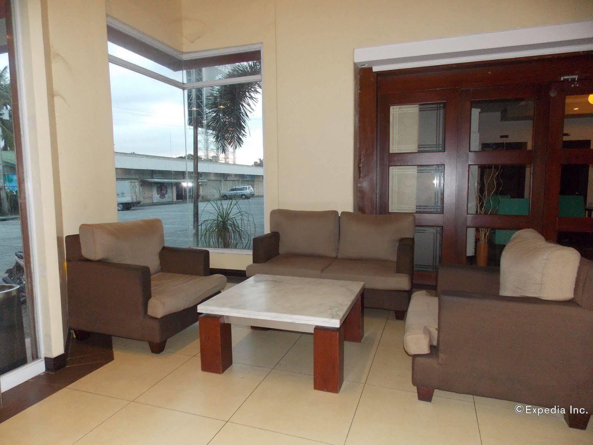 MO2 Westown Hotel - Mandalagan Bacolod Bagian luar foto