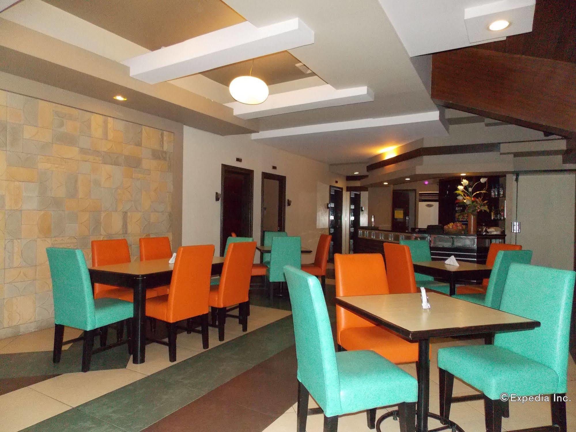 MO2 Westown Hotel - Mandalagan Bacolod Bagian luar foto