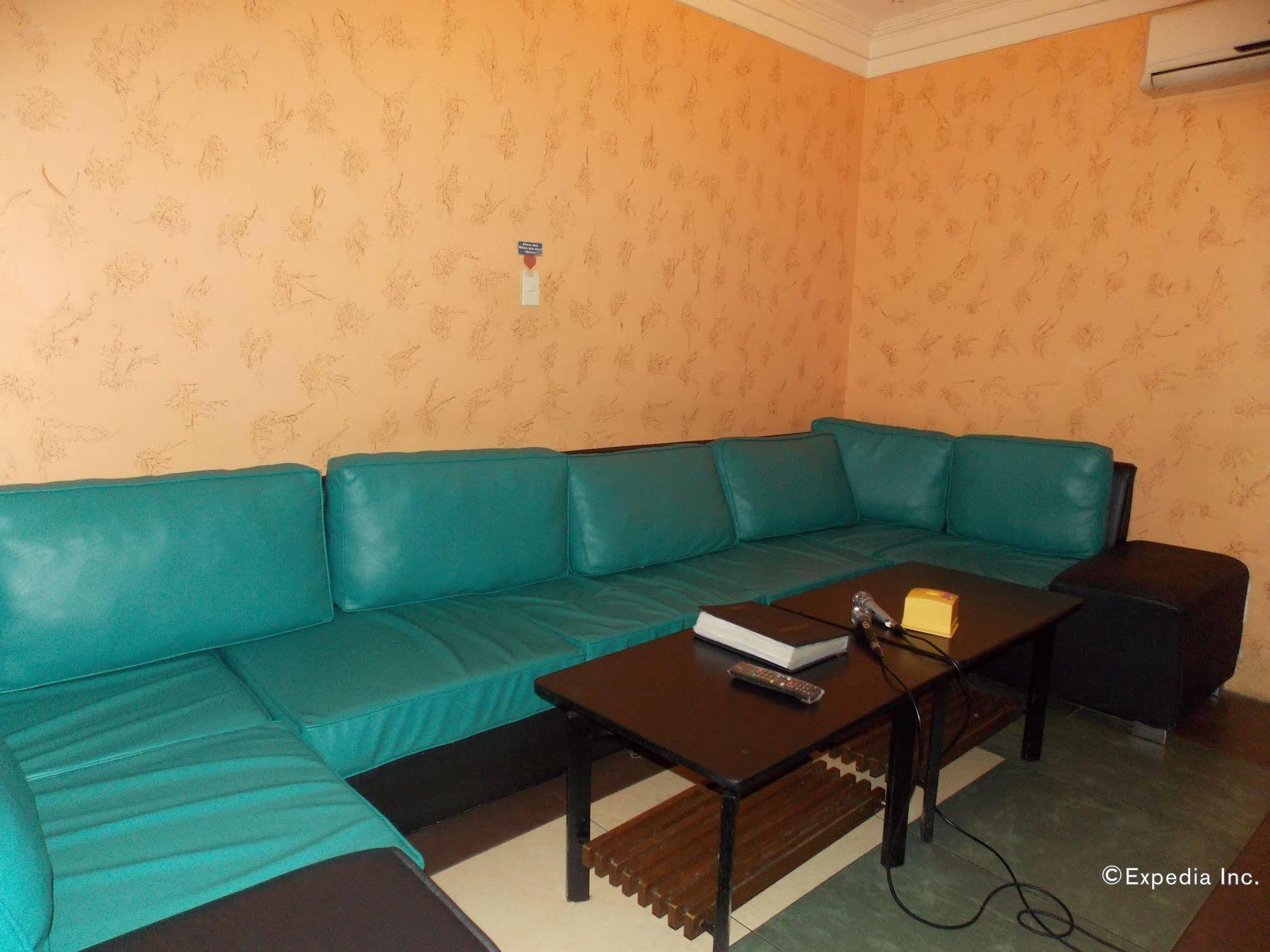 MO2 Westown Hotel - Mandalagan Bacolod Bagian luar foto