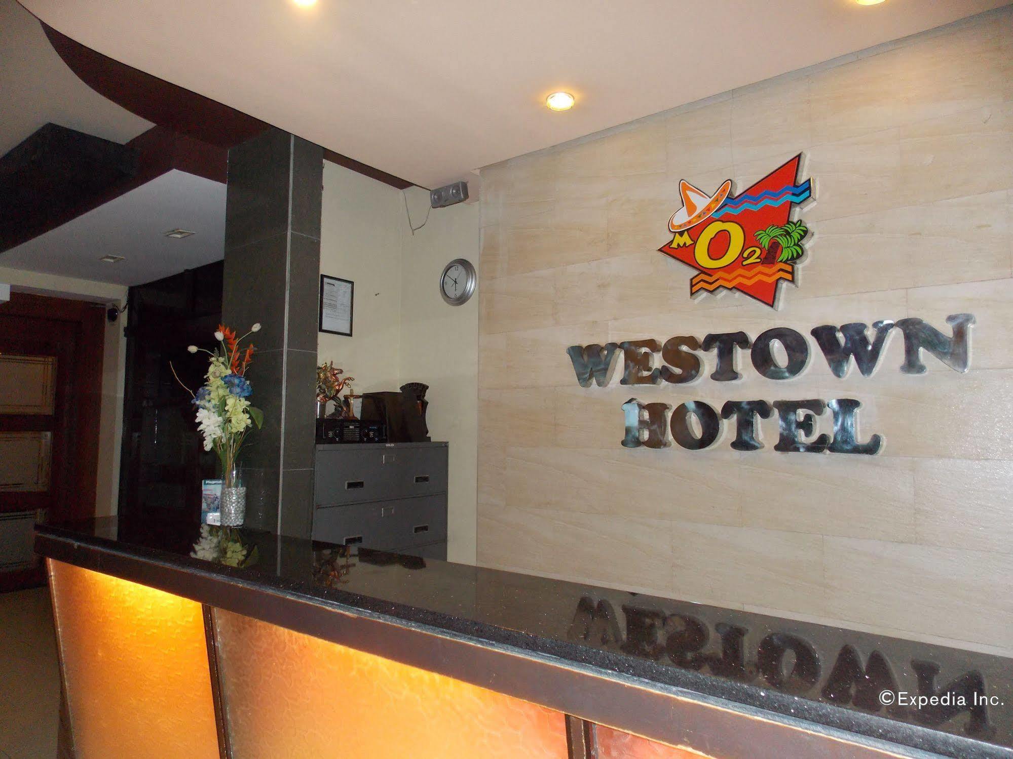MO2 Westown Hotel - Mandalagan Bacolod Bagian luar foto
