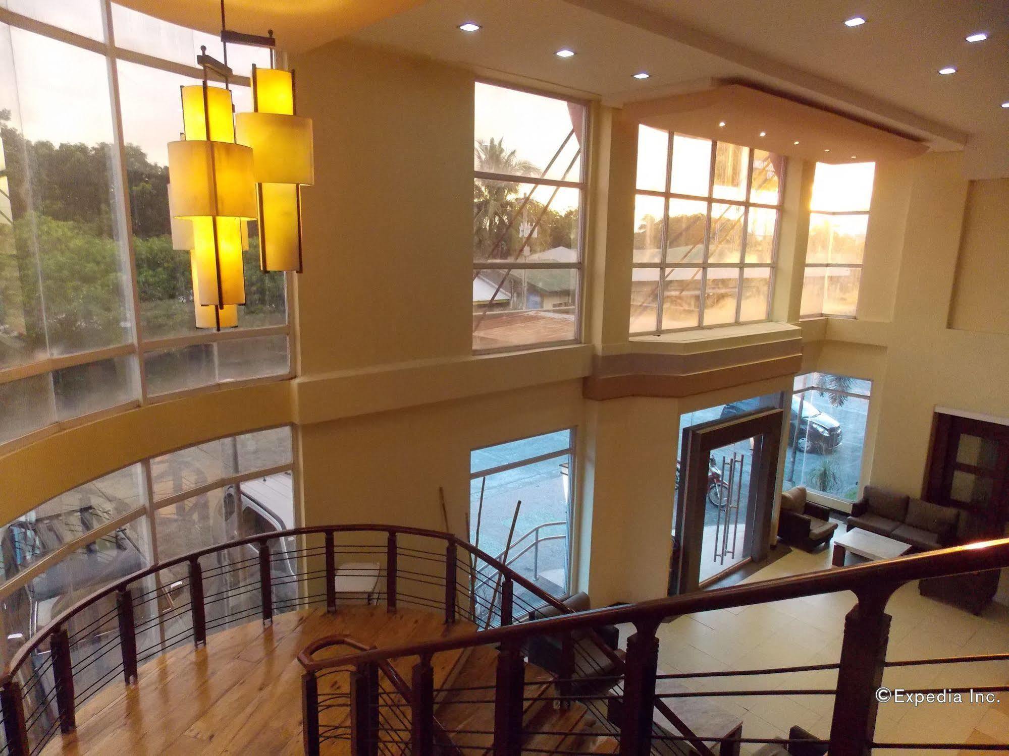 MO2 Westown Hotel - Mandalagan Bacolod Bagian luar foto
