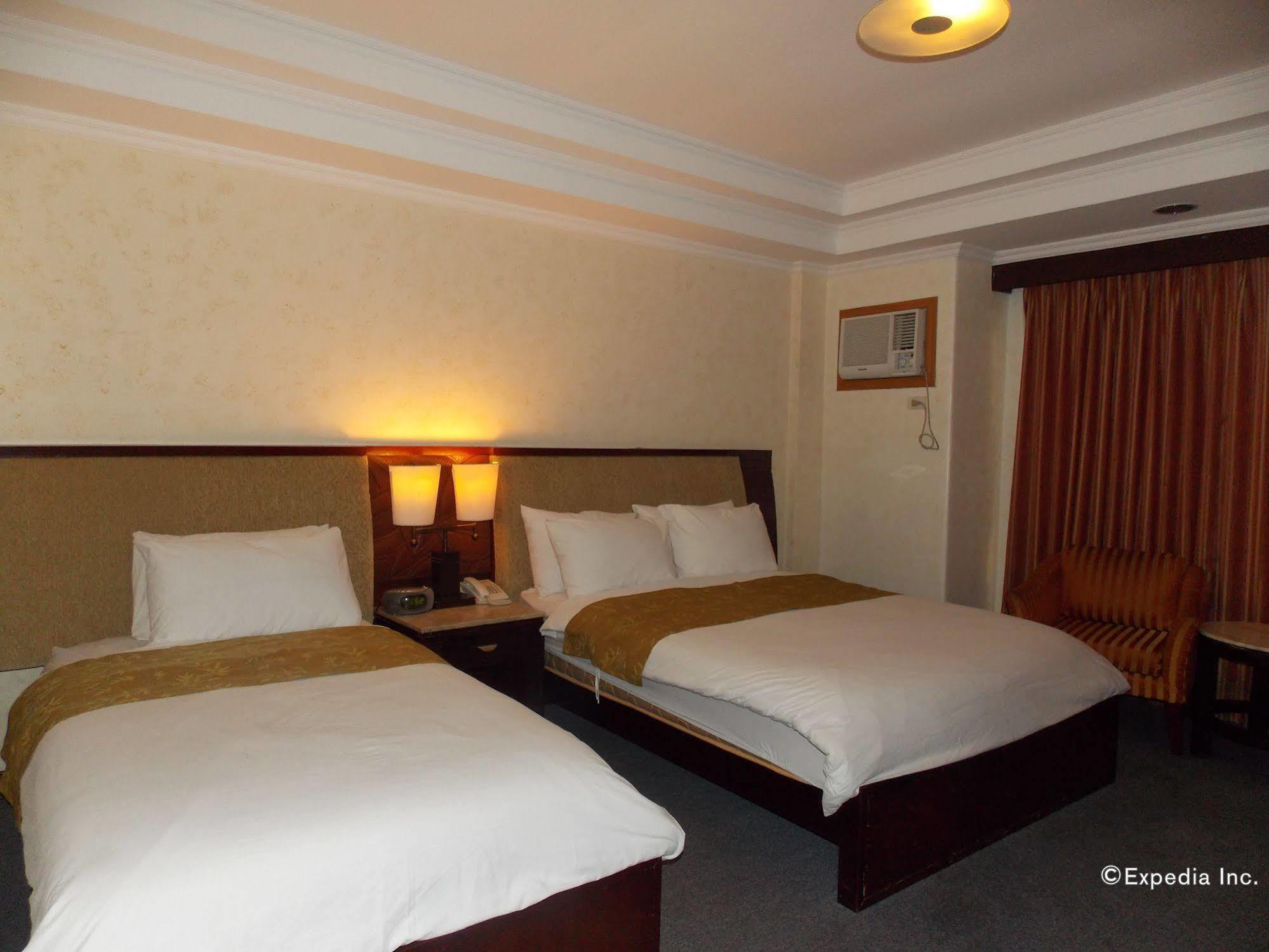 MO2 Westown Hotel - Mandalagan Bacolod Bagian luar foto